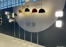 Ook deze staande lampen, Mezzaluna van DCWéditions, waren nieuw in de collectie.
