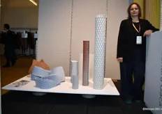 Aleksandra Gaca ontwerpt duurzame geweven textiele, textielproducten en installaties op het snijvlak van kunst, design en architectonische vormgeving. Als ontwerper van driedimensionaal textiel toonde zij de 3D Architextiles-collectie; geweven constructies op architectonische schaal.