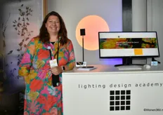 Ellen Goulmy van de Lighting Design Academy, dat bezoekers van de beurs wees op een ruim aanbod in lichteducatie, ontwikkeld door en voor creatieve en technische lichtprofessionals. "Je kunt kiezen uit lichtworkshops, lichtcursussen, lichtsoftware trainingen, korte- en langere lichtopleidingen."