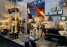 Onder het label 'by Mooss' biedt Hoogendam Interiors een breed assortiment landelijke en authentieke woonaccessoires aan.