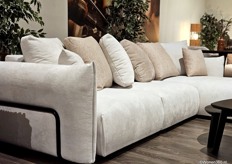 De moderne sofa Dixon van Stella Furniture, ook samen te stellen met een speciale online configurator.