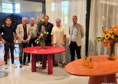 Het team van Koopmans Meubelen: Dennis Koopmans, Harold Elbersen, Dico Satter, Andre van Loon, Klaas Schut en Bobbie van der Aa.