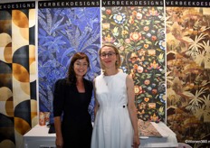 Nanne Jankovic met Anna Mikhalkova van Verbeek Designs, dat de nieuwste collectie behang en textiel showde dat zowel met de hand als digitaal wordt vervaardigd.