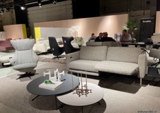 Gealux staat bekend als expert in relaxstoelen, modern ontwerp en design, dat verkrijgbaar is in diverse uitvoeringen stof en leer.  