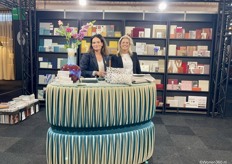 Tamar Eberwijn en Nienke Dorresteijn van Vyva Fabrics.